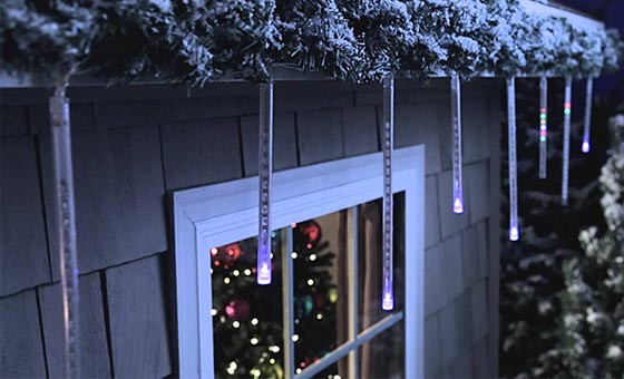 decoración con guirnalda caída meteoritos