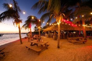 Cómo iluminar chiringuitos de playa