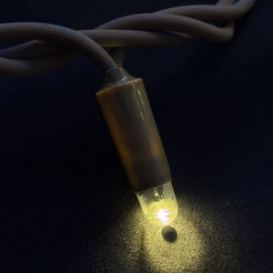 led ámbar cable negro